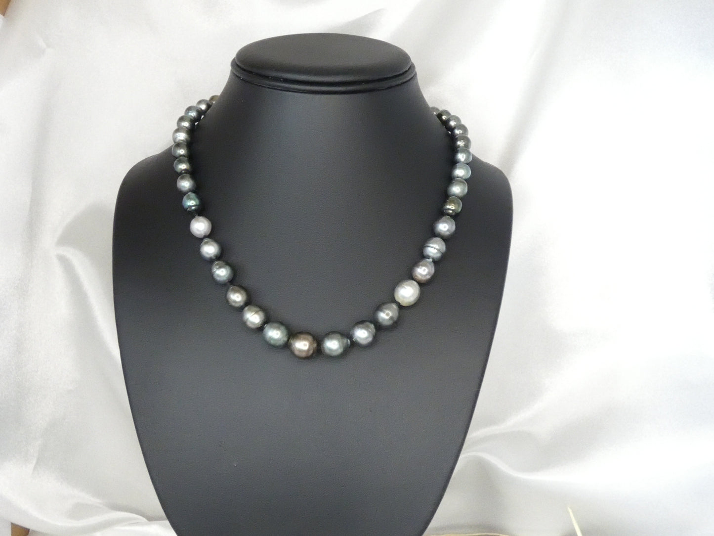 Collier de perle de culture de Tahiti " Ia orana"