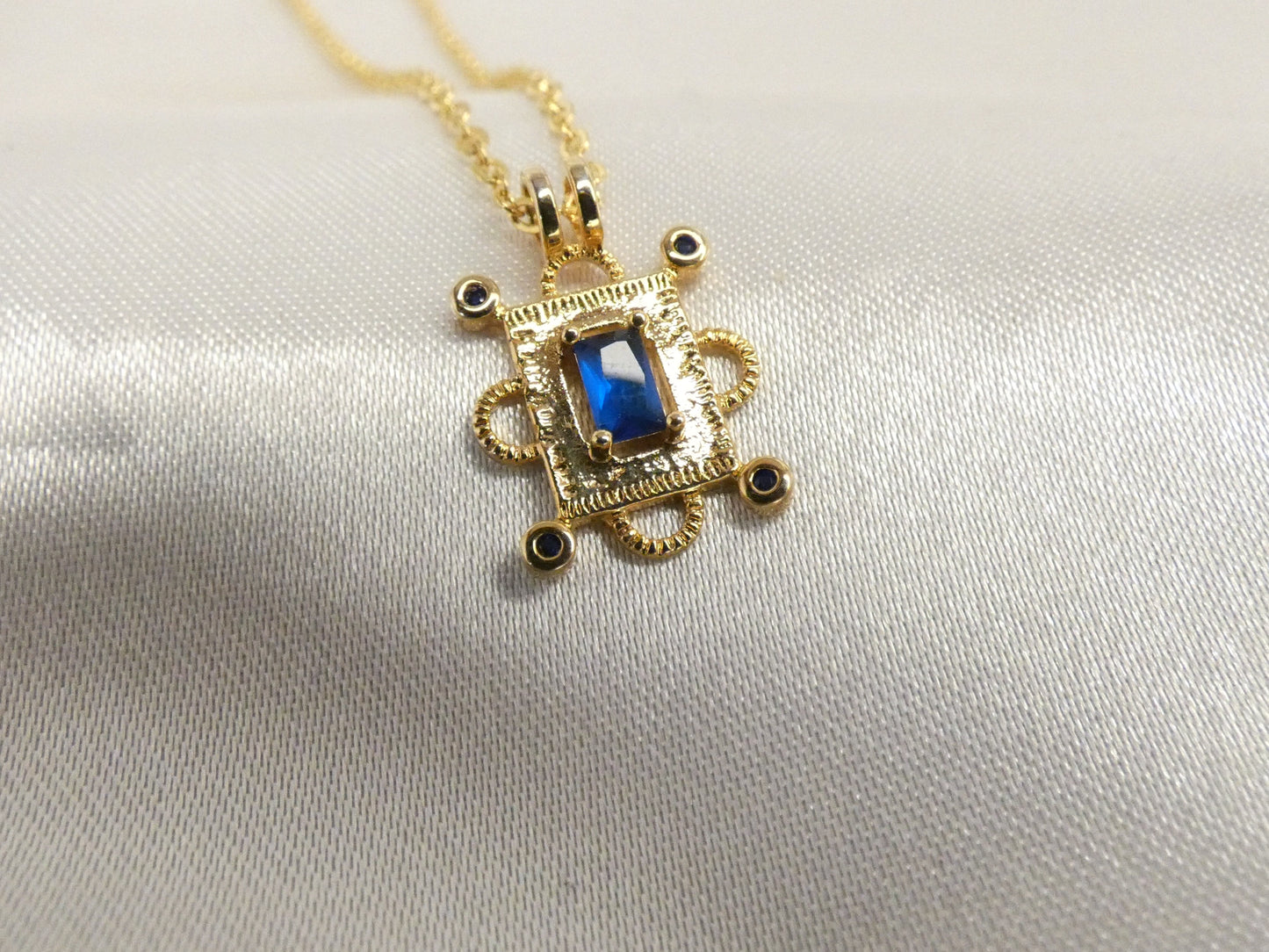 Collier Alice