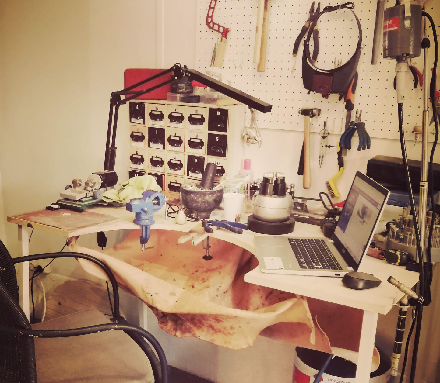En atelier Les bijoux de Mariages de Camille