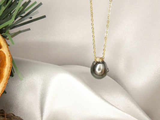 Collier en plaqué or et perle de Tahiti en goutte naturelle