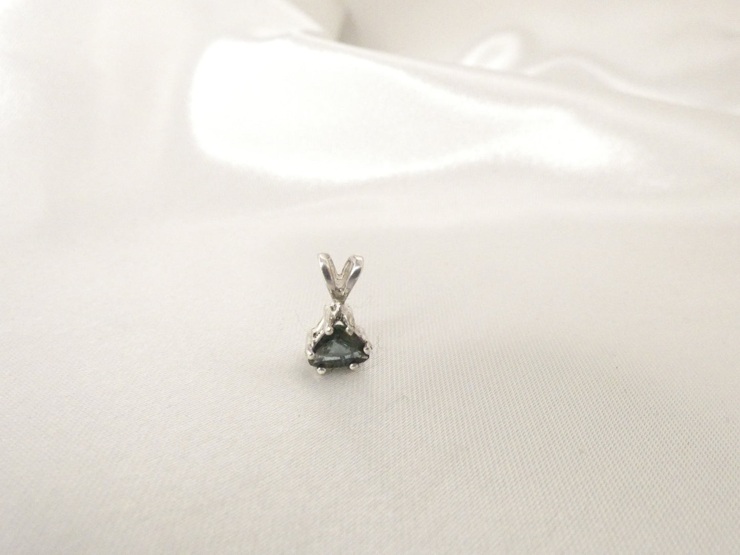 Pendentif en argent avec saphir trillion 0,58 carat