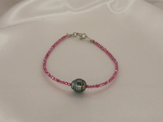 Bracelet perle de Tahiti cerclé et pierre de Lune rouge
