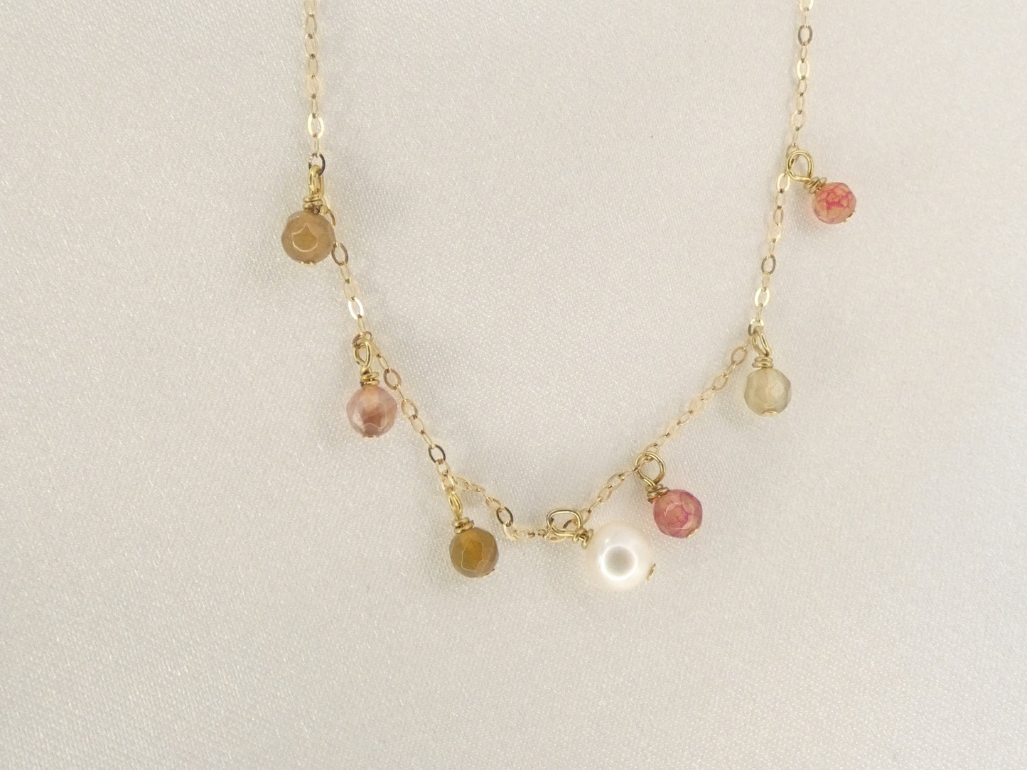 Collier en gold filled avec perle de culture et Agate