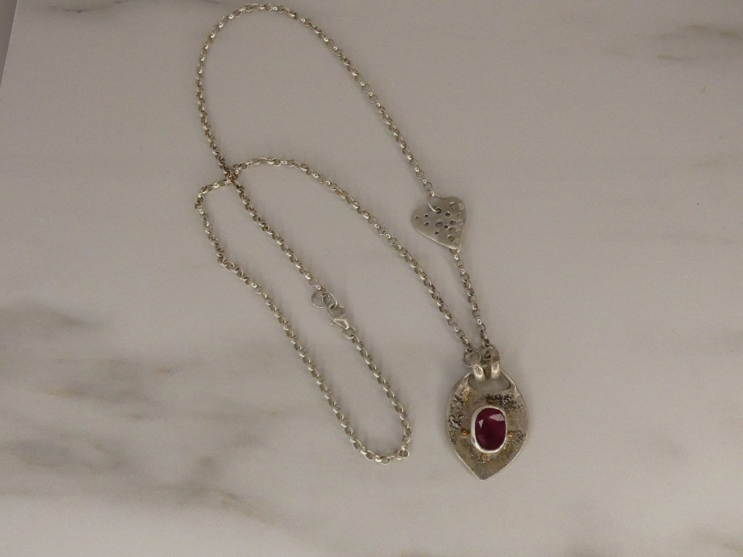 Collier en argent et rubis