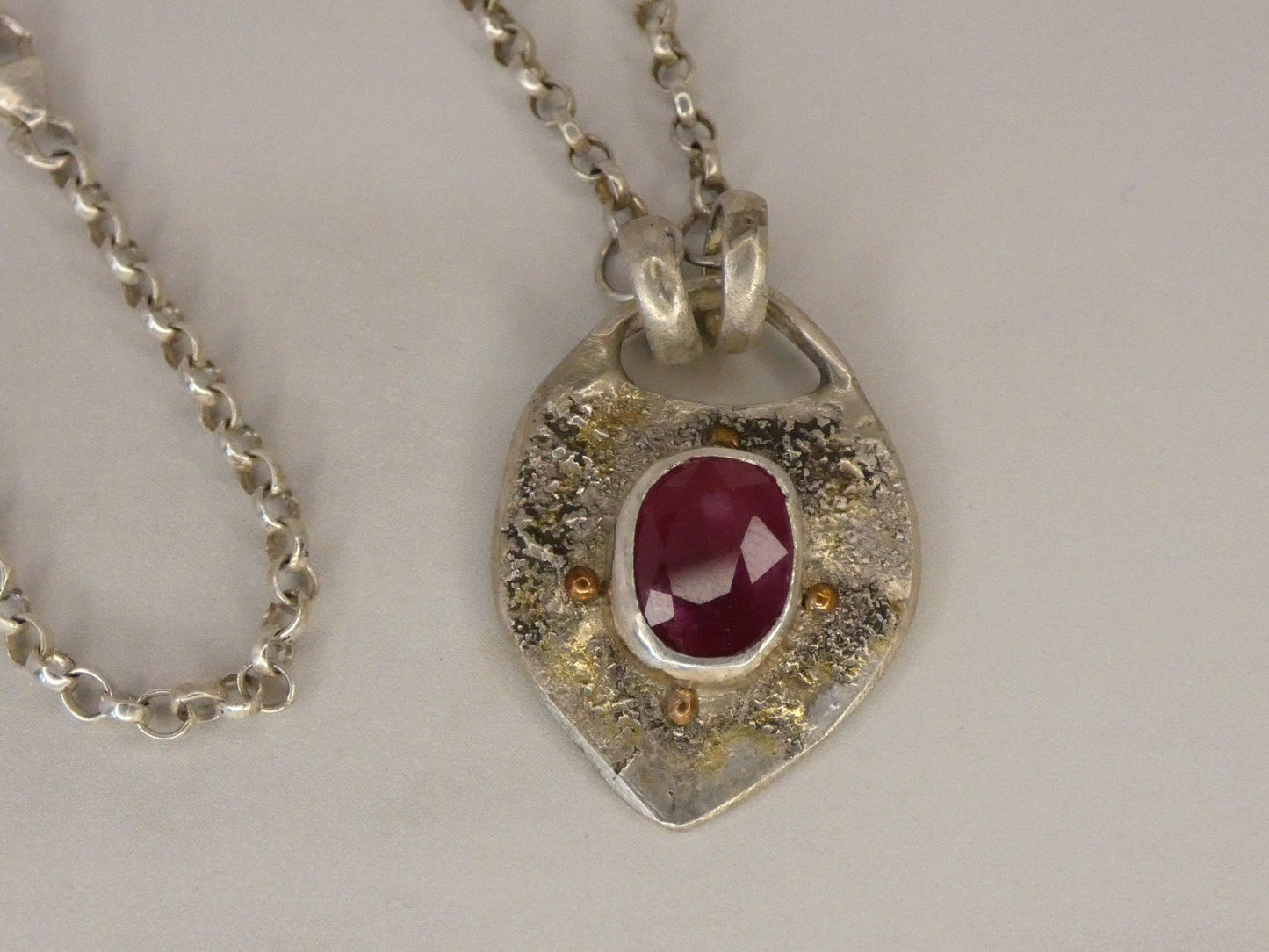 Collier en argent et rubis