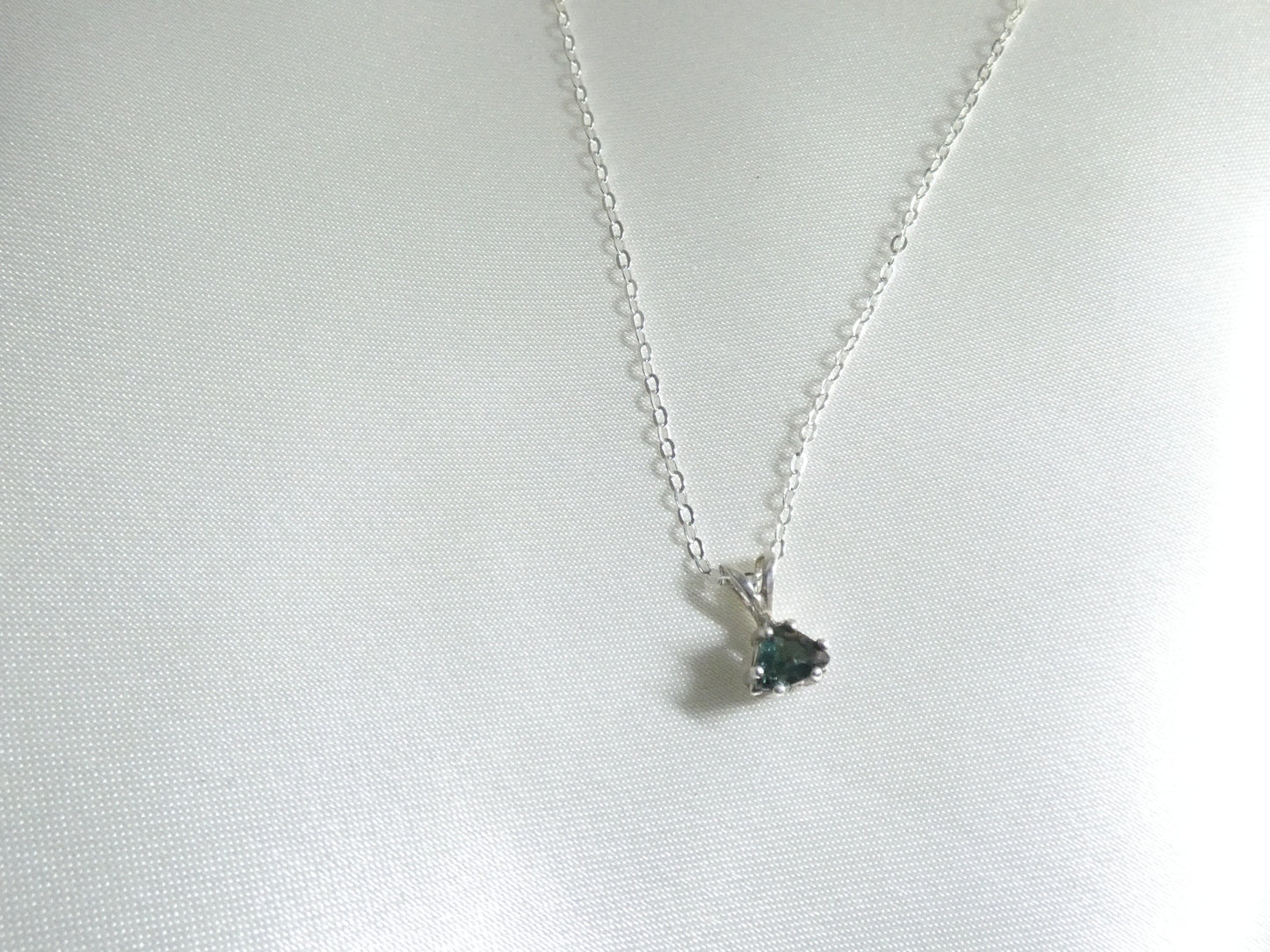 Pendentif en argent avec saphir trillion 0,58 carat