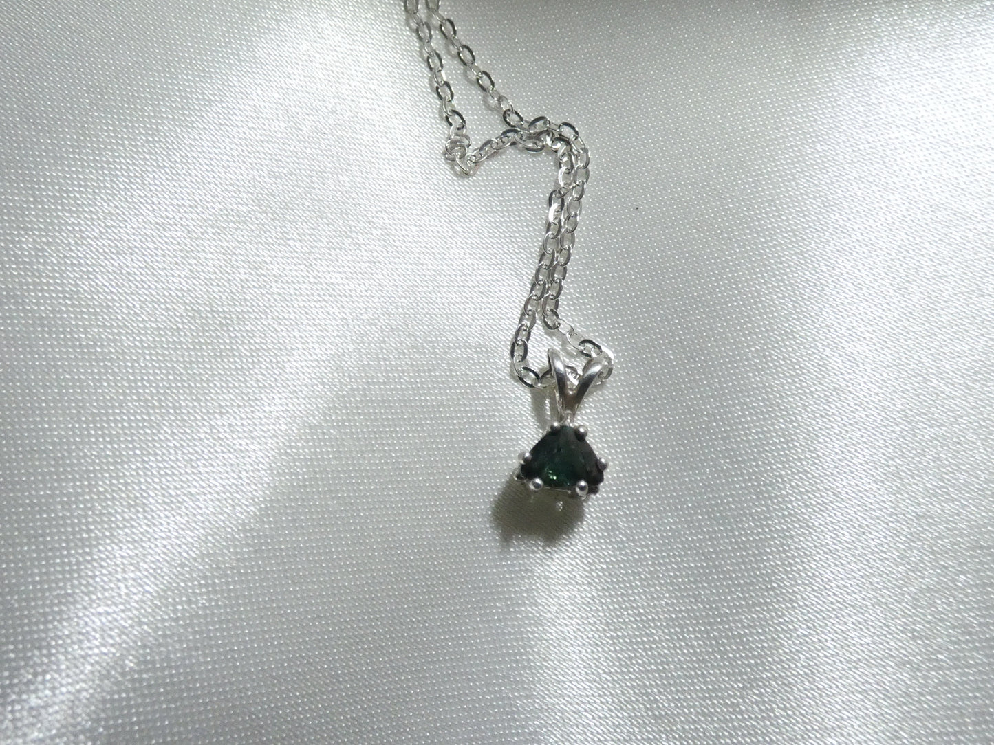 Pendentif en argent avec saphir trillion 0,58 carat